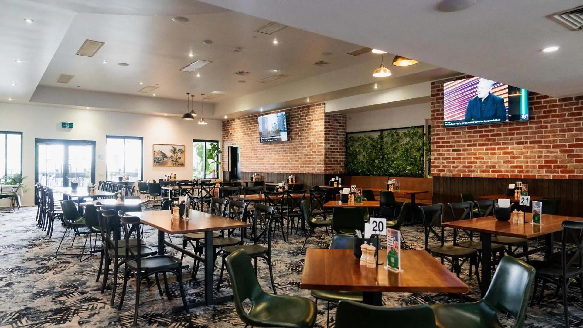 The Metropolitan Hotel Mackay 3*,